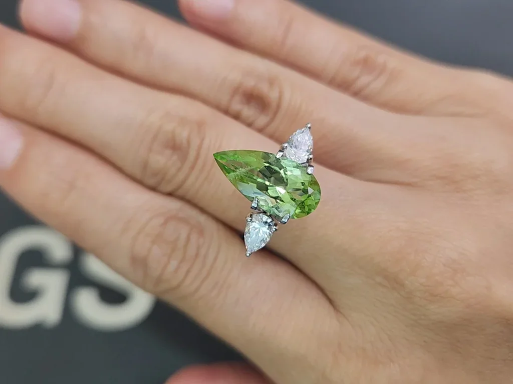 Green peridot pear cut 4.69 carats, Pakistan Image №5
