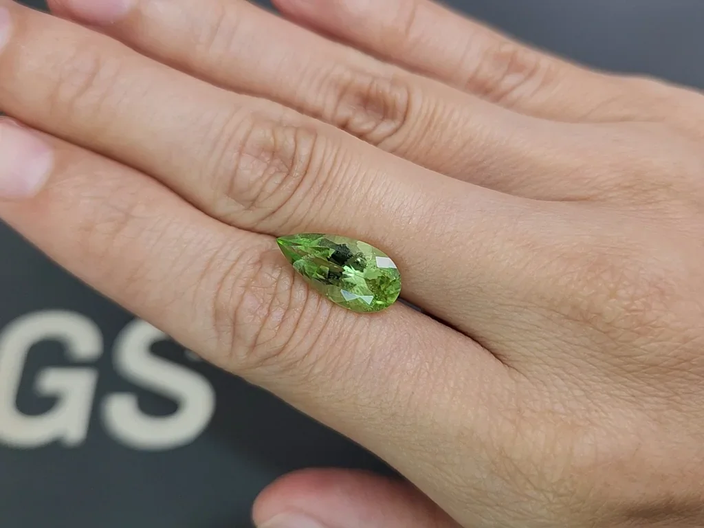 Green peridot pear cut 4.69 carats, Pakistan Image №2