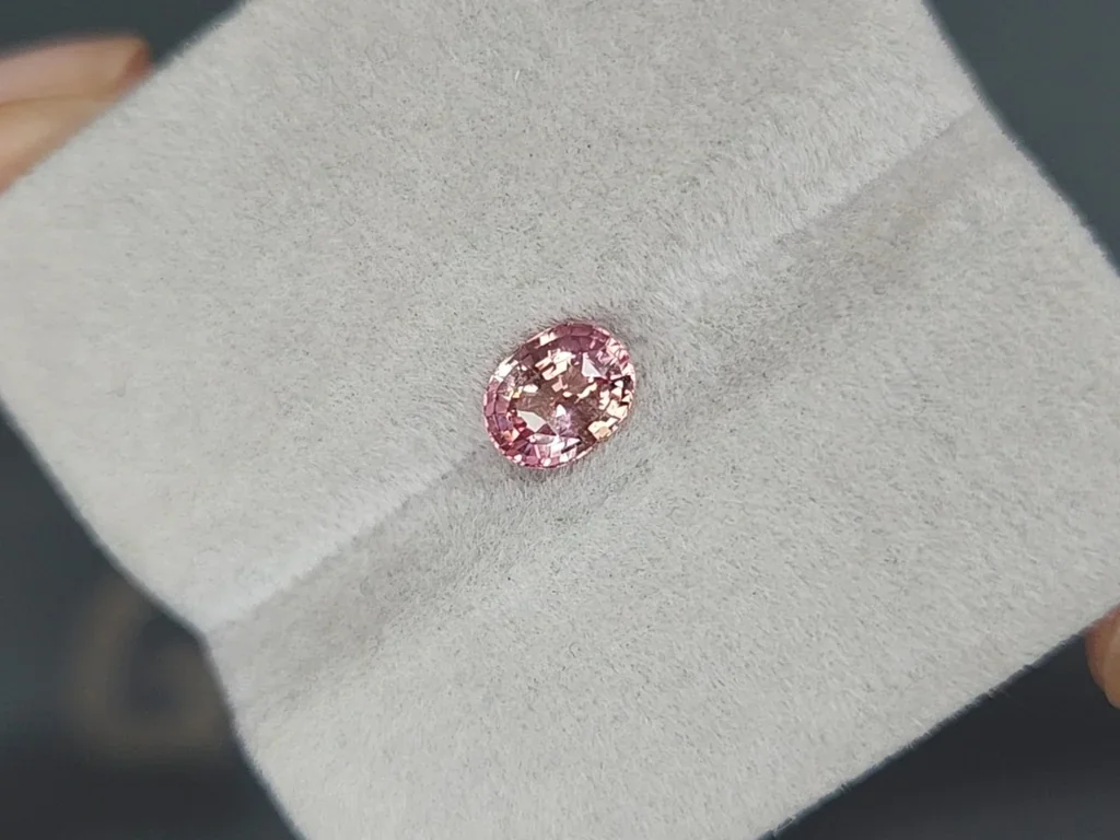 Padparadscha sapphire oval cut 1.10 carats, Sri Lanka Image №4