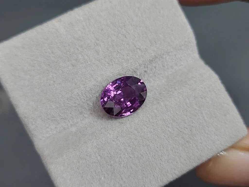 Zafiro ovalado púrpura intenso sin calentar de 3,57 carats, de Sri Lanka Image №4