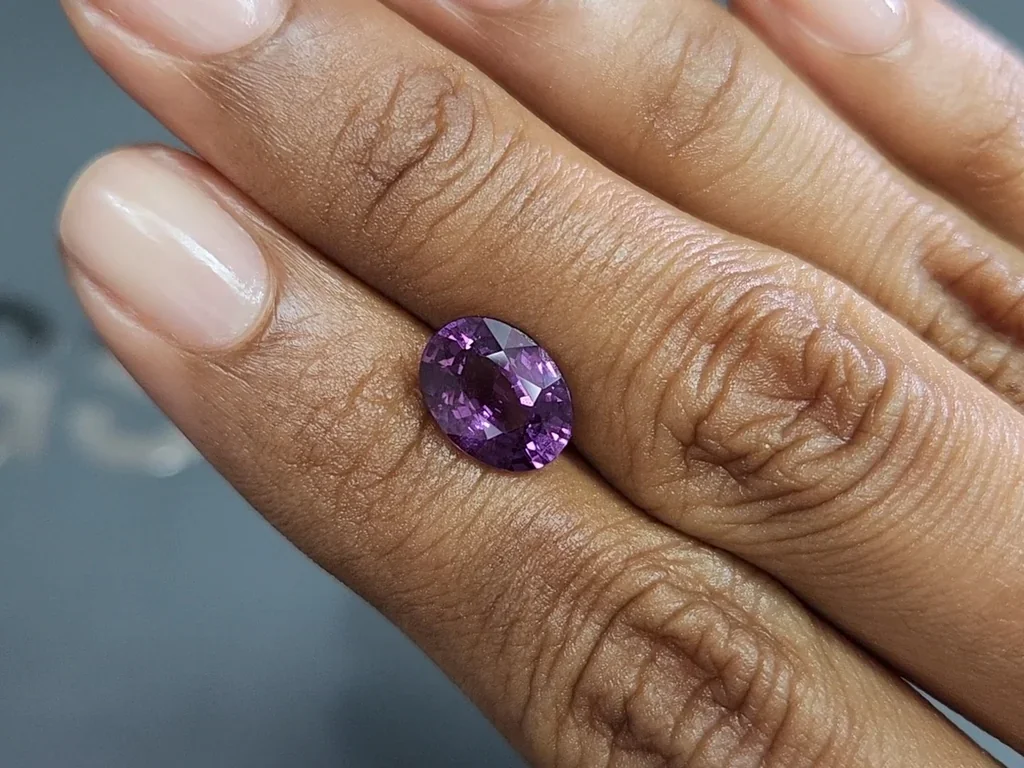 Zafiro ovalado púrpura intenso sin calentar de 3,57 carats, de Sri Lanka Image №2
