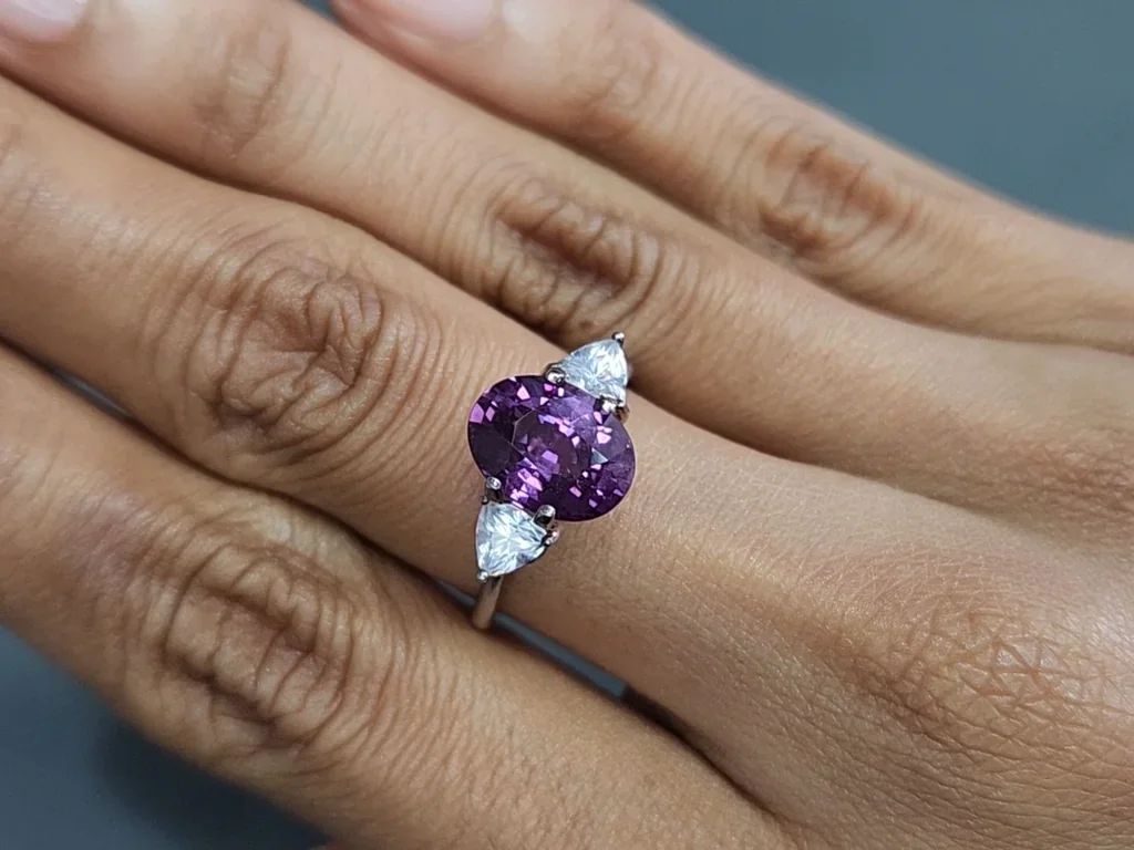 Zafiro ovalado púrpura intenso sin calentar de 3,57 carats, de Sri Lanka Image №5