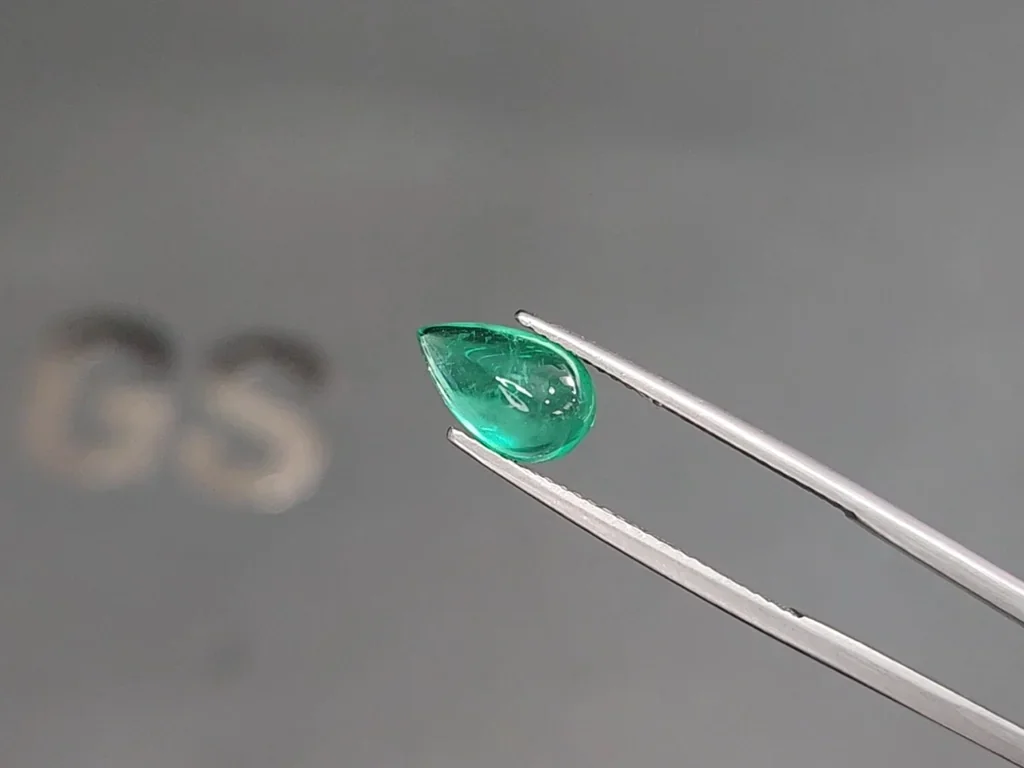 Cabujón de esmeralda de talla elegante de 2,18 quilates, Rusia Image №3
