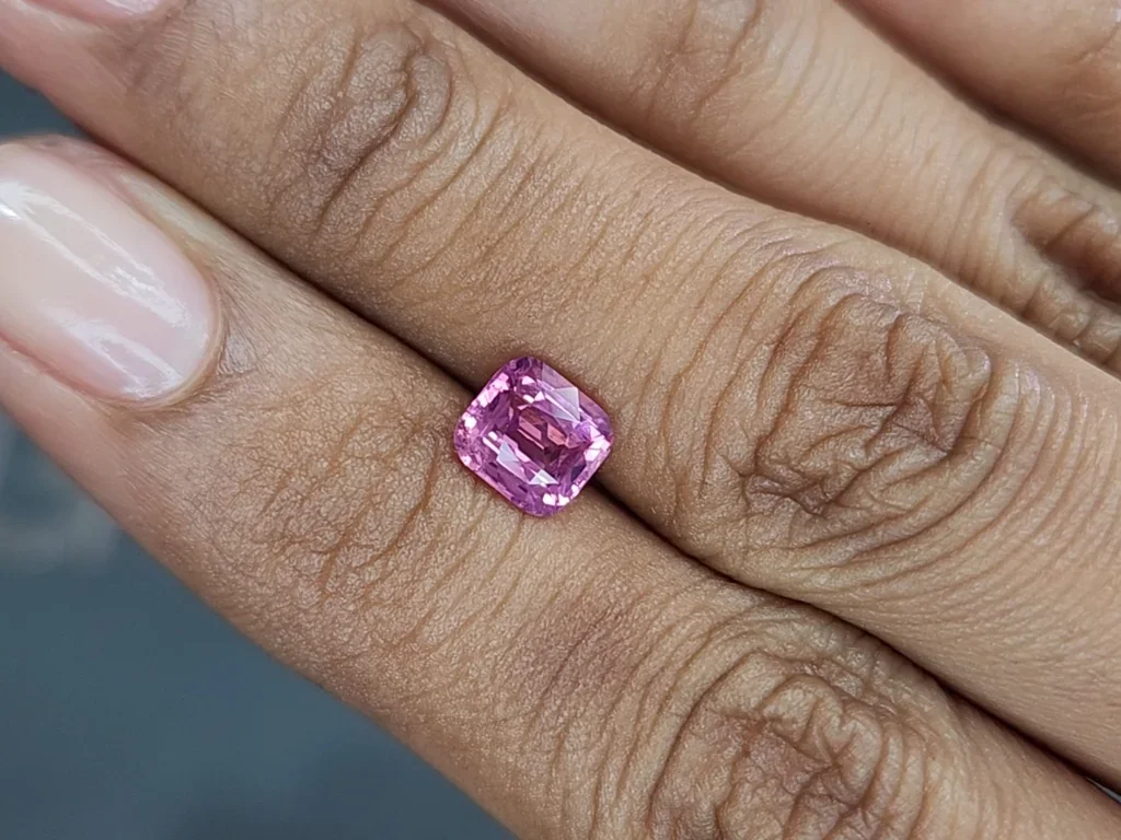 Spinel Mahenge cushion cut 1.00 carats, Tanzania Image №2