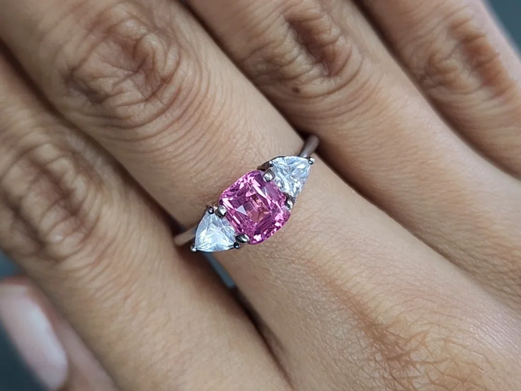 Spinel Mahenge cushion cut 1.00 carats, Tanzania Image №5