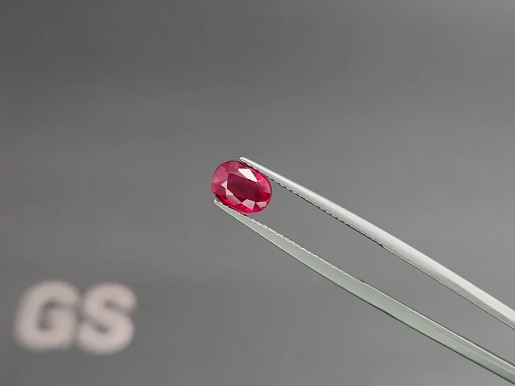 Rubis rouge rose non chauffé, taille ovale, 2,007 carats, Birmanie  Image №3