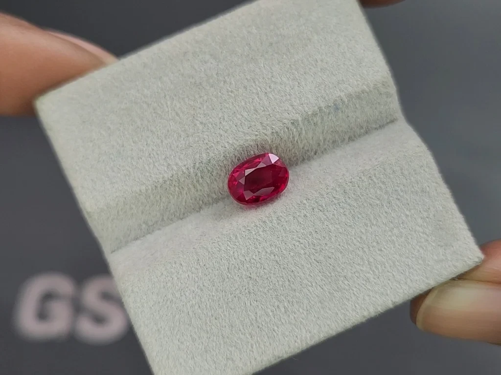 Rubis rouge rose non chauffé, taille ovale, 2,007 carats, Birmanie  Image №4