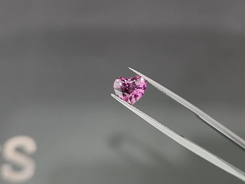 Rosa spinell herzförmiger 2,05 karat, Tansania Image №3