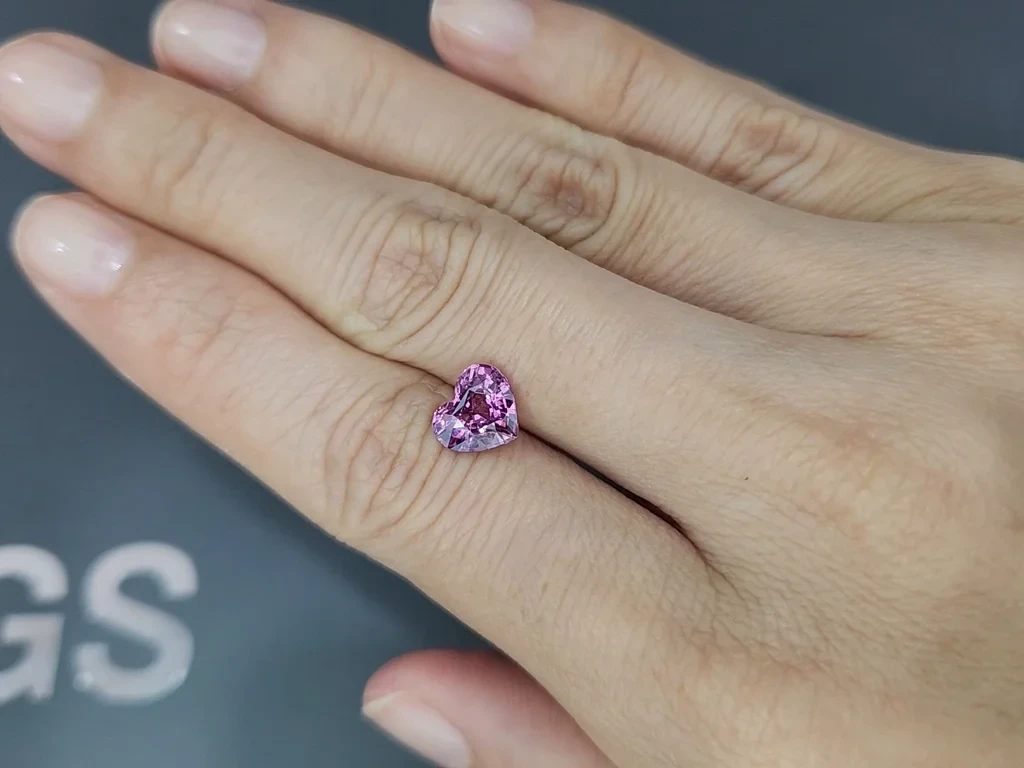 Rosa spinell herzförmiger 2,05 karat, Tansania Image №2