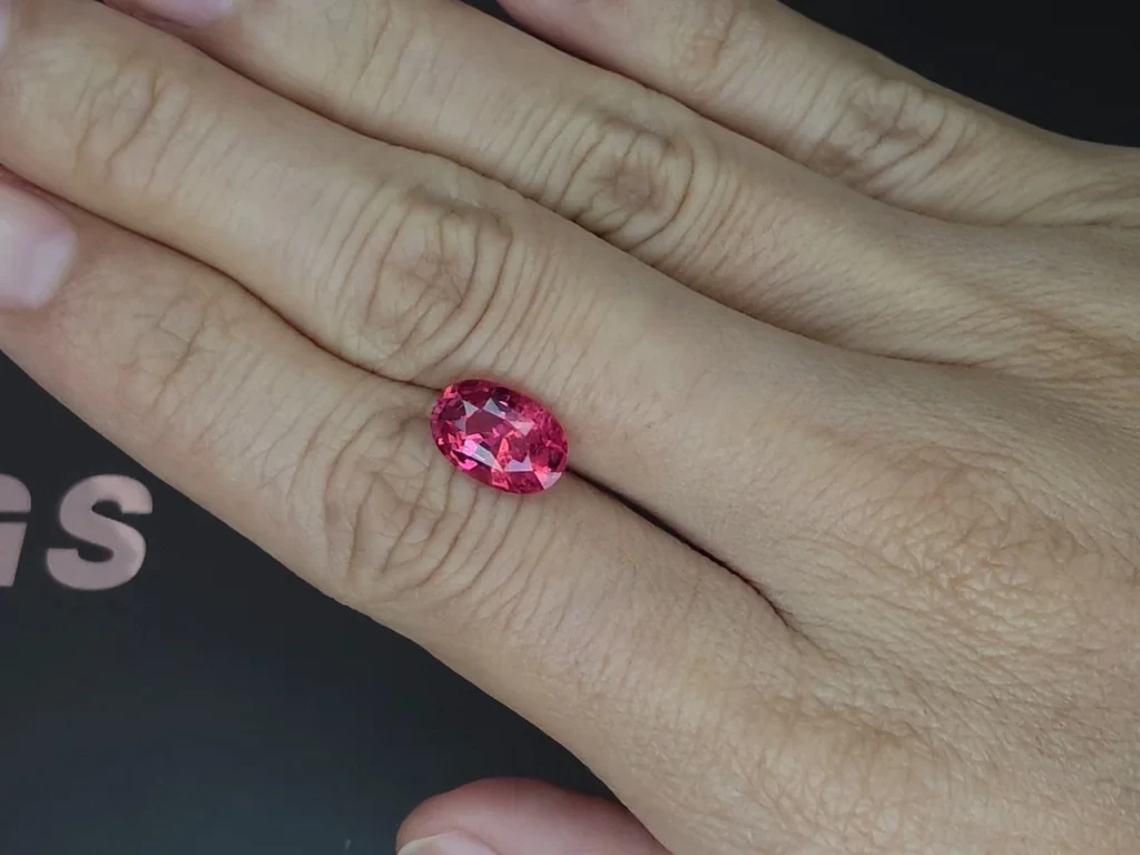 Spinelle de Mahenge Vibrant pink taille ovale 3,20 carats, Tanzanie Image №2
