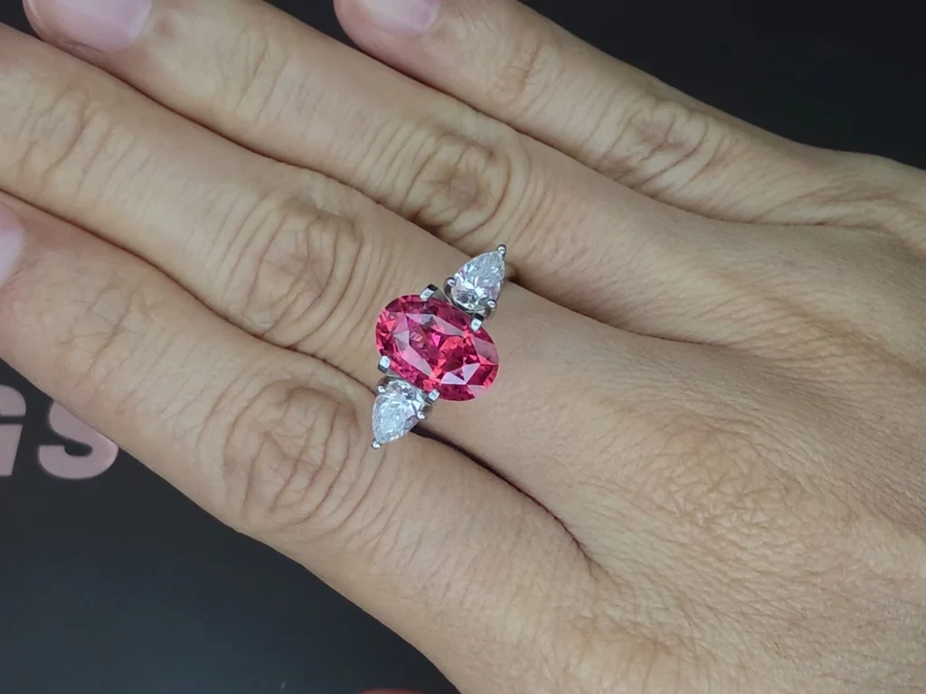 Spinelle de Mahenge Vibrant pink taille ovale 3,20 carats, Tanzanie Image №5