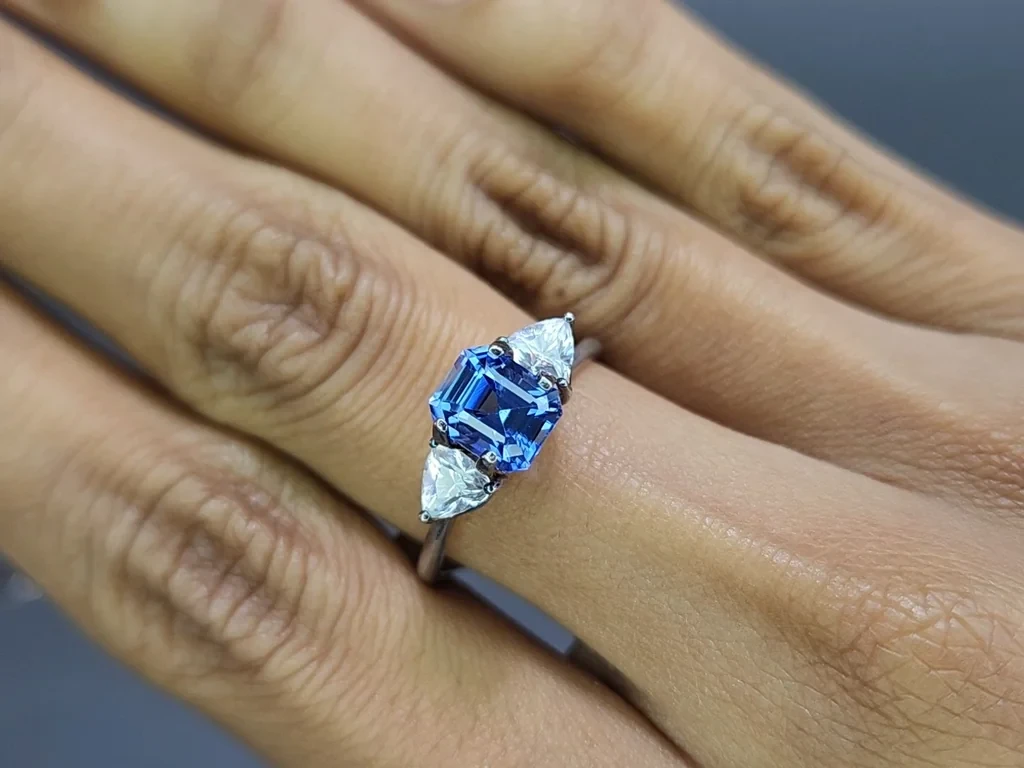 Sapphire Cornflower Blue octagon cut 2.01 carats, Sri Lanka Image №5