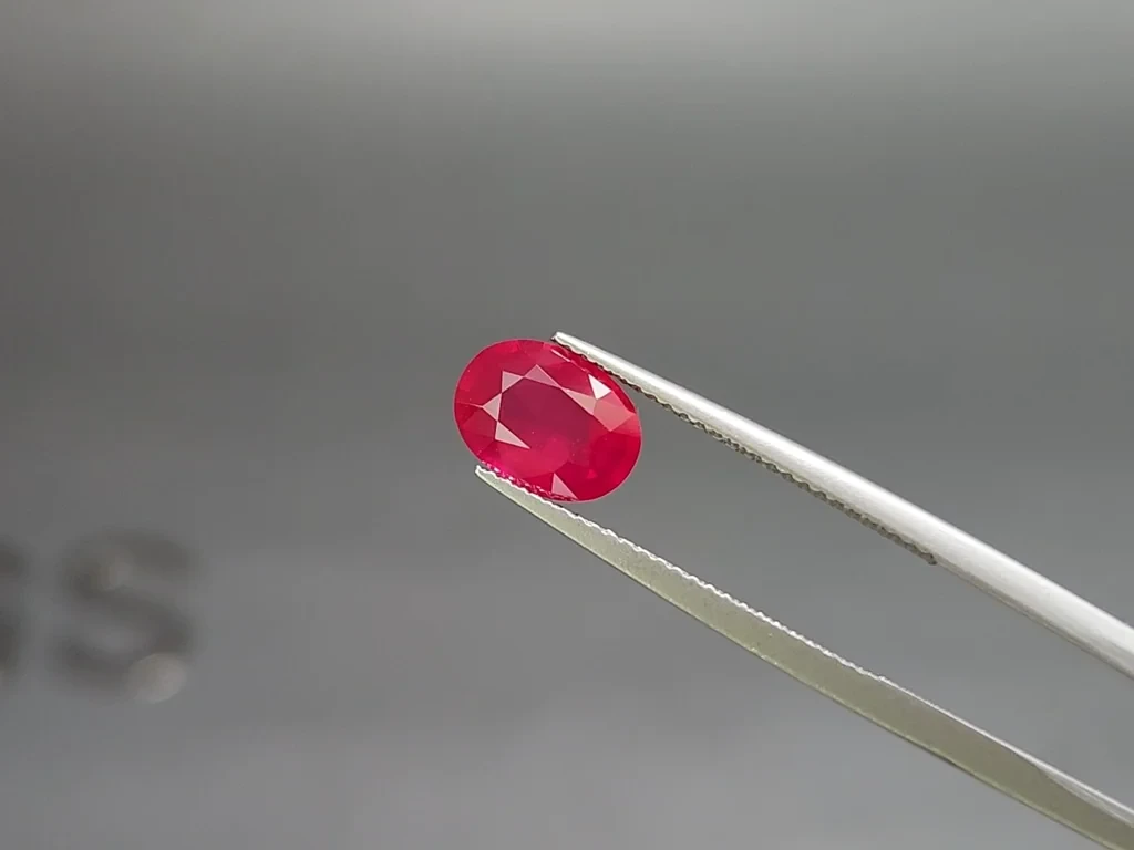 Unheated ruby Intense Red oval cut 2.13 carats, Mozambique Image №3
