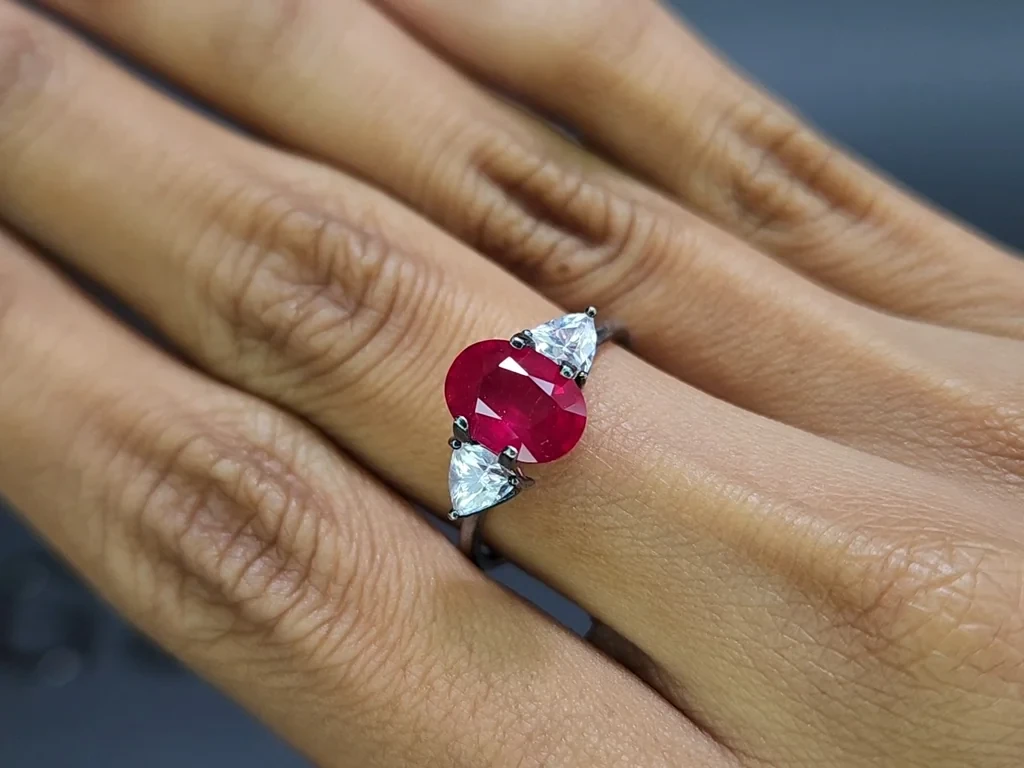 Unheated ruby Intense Red oval cut 2.13 carats, Mozambique Image №5