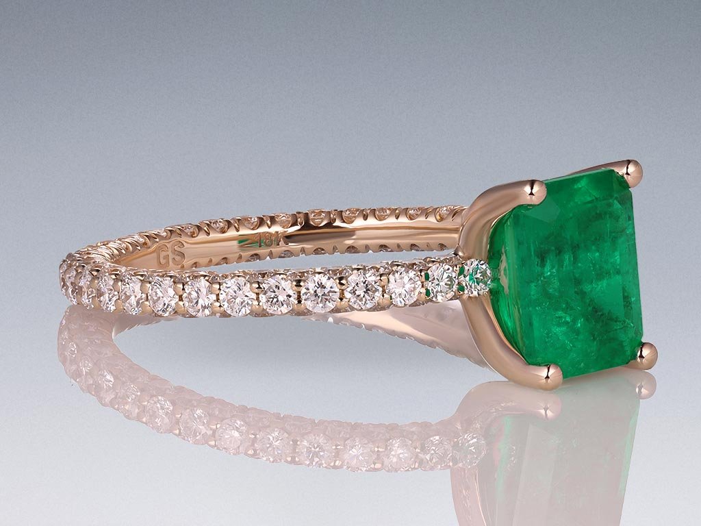 Ring with emerald color Vivid Muzo 1.62 carats in 18k yellow gold Image №2