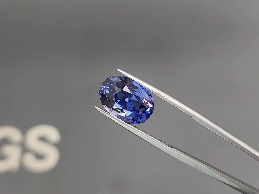 Royal blue sapphire in oval cut 10.23 carats, Sri Lanka  Image №3