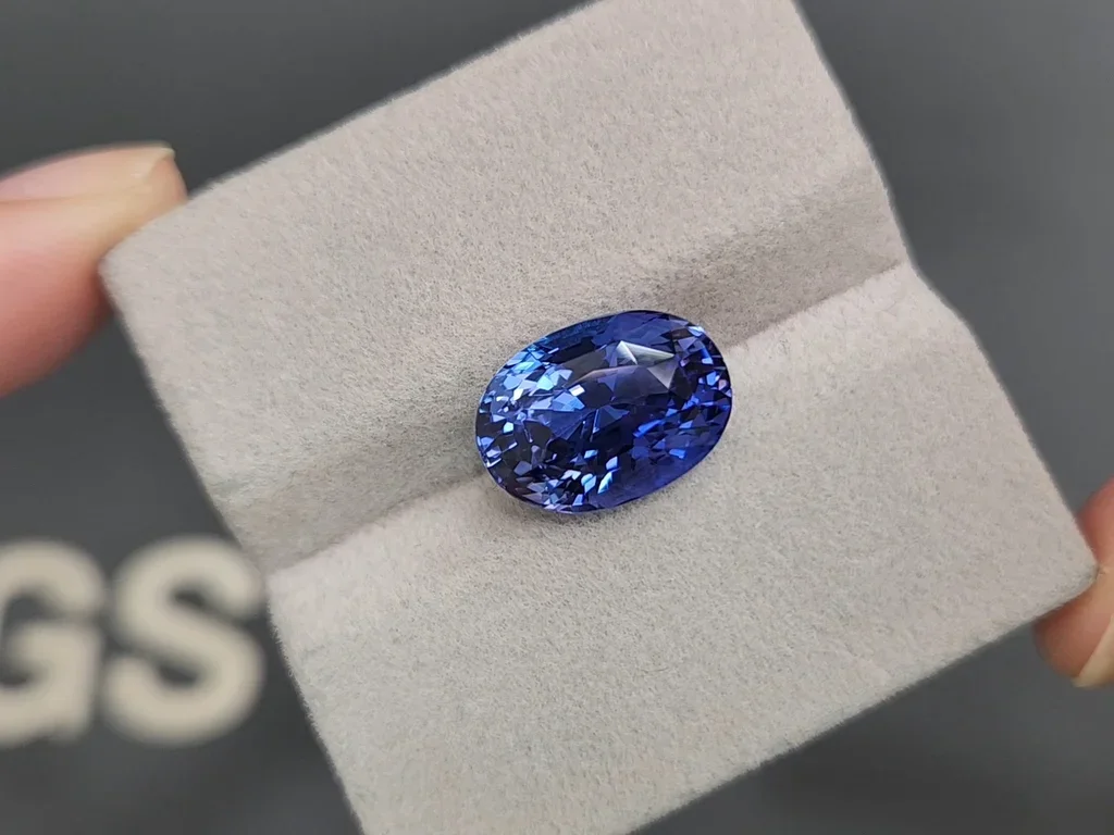 Royal blue sapphire in oval cut 10.23 carats, Sri Lanka  Image №4