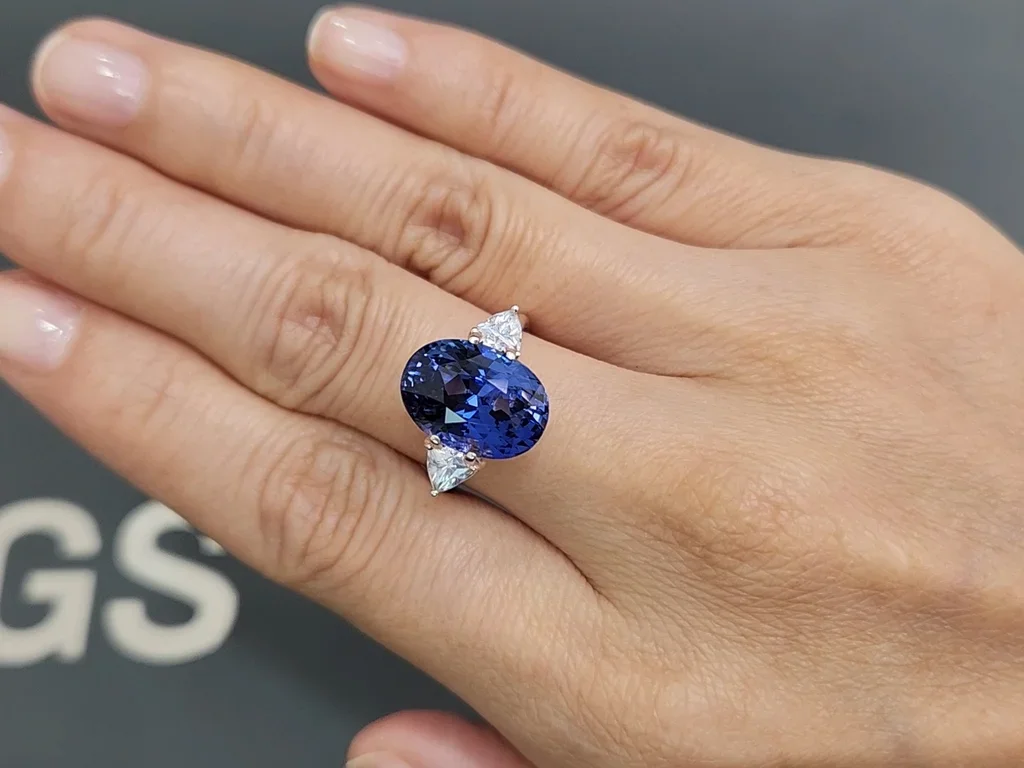 Royal blue sapphire in oval cut 10.23 carats, Sri Lanka  Image №5