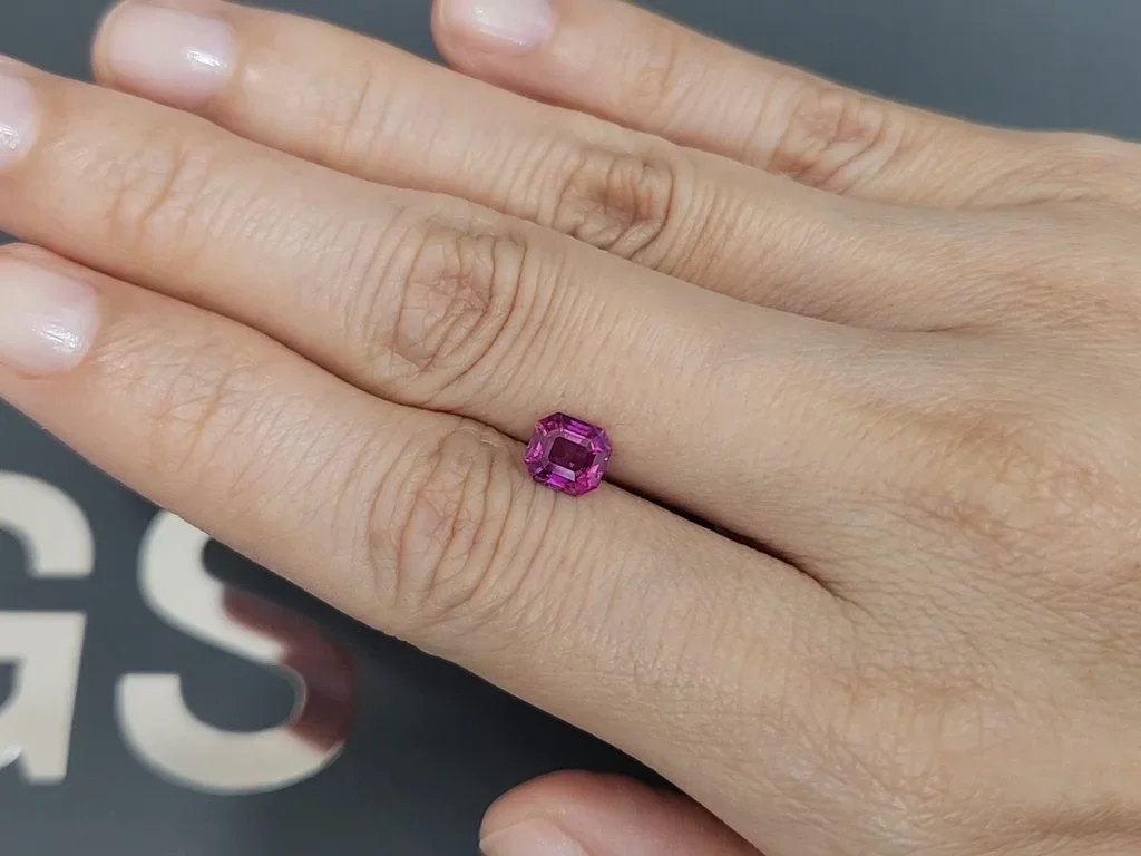 Unheated Vivid pink sapphire in octagon 1.02 carats, Sri Lanka   Image №2