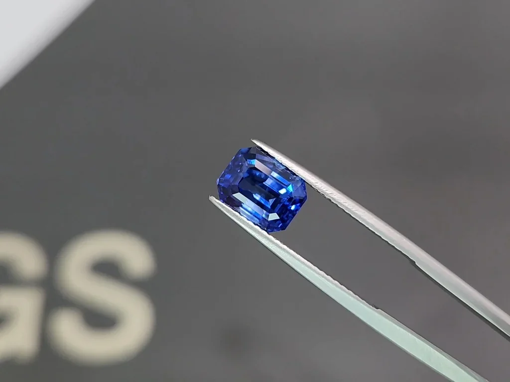 Saphir bleu intense taille octogone 3,56 ct, Sri Lanka Image №3