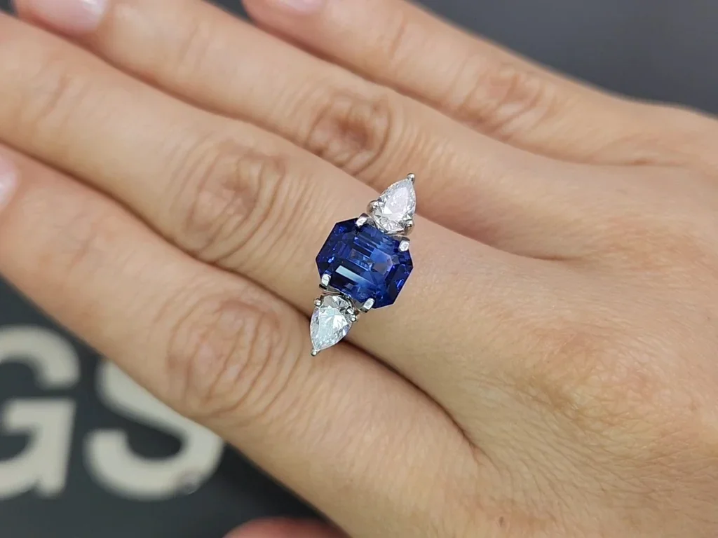 Saphir bleu intense taille octogone 3,56 ct, Sri Lanka Image №5