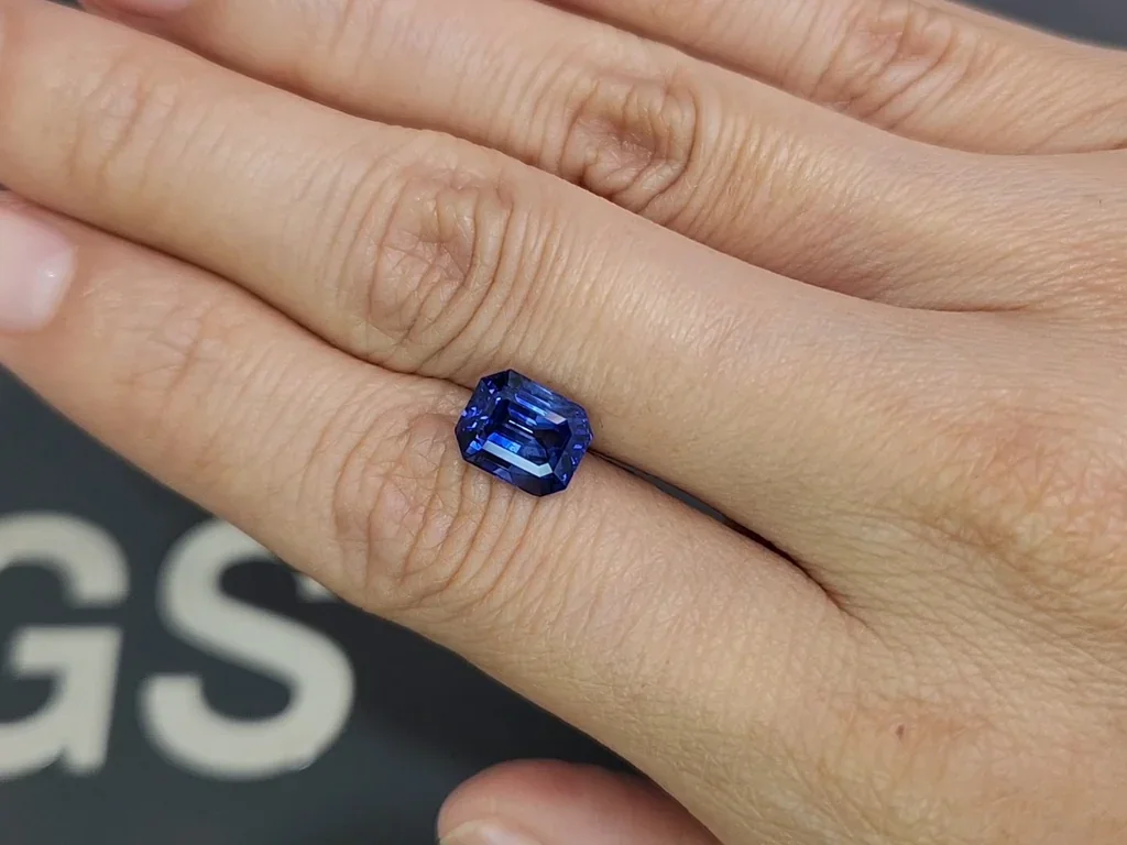 Saphir bleu intense taille octogone 3,56 ct, Sri Lanka Image №2
