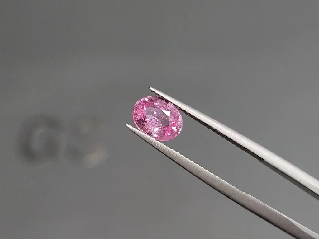 Unheated sapphire Vivid Pink Oval Cut  1.55 carats, Sri Lanka Image №3