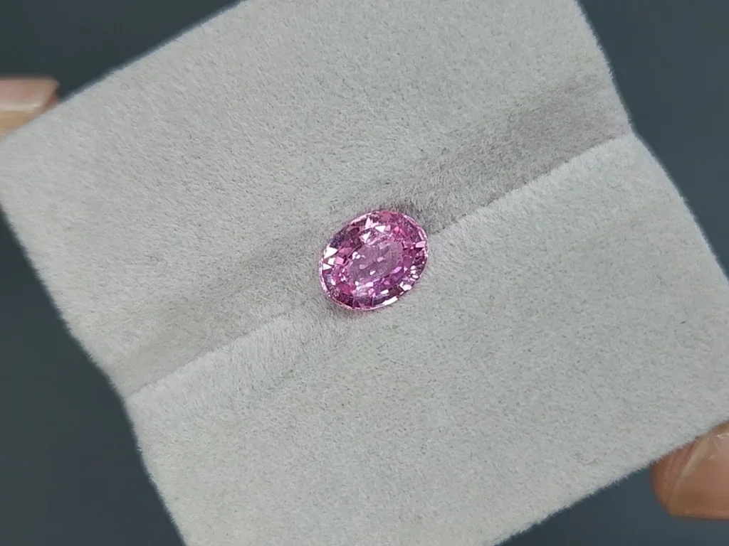 Unheated sapphire Vivid Pink Oval Cut  1.55 carats, Sri Lanka Image №4