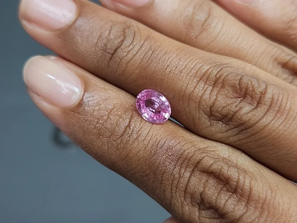 Unheated sapphire Vivid Pink Oval Cut  1.55 carats, Sri Lanka Image №2