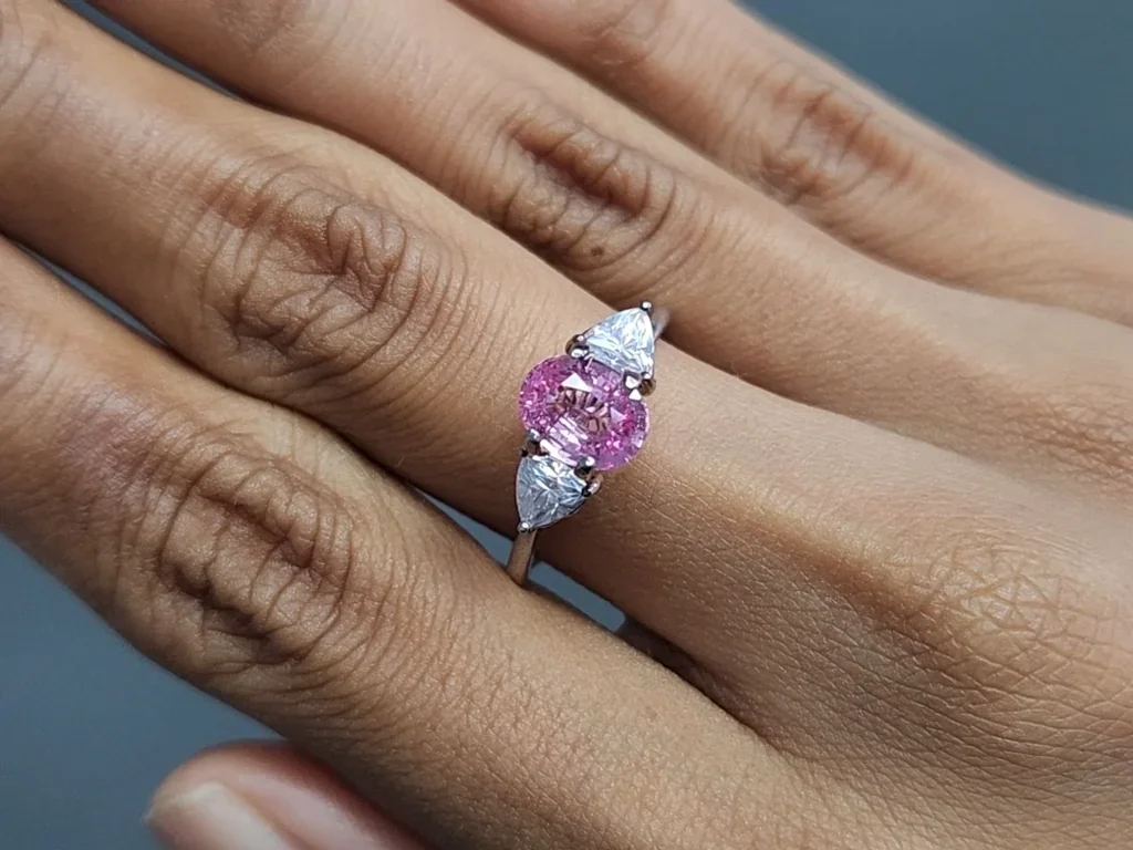 Unheated sapphire Vivid Pink Oval Cut  1.55 carats, Sri Lanka Image №5