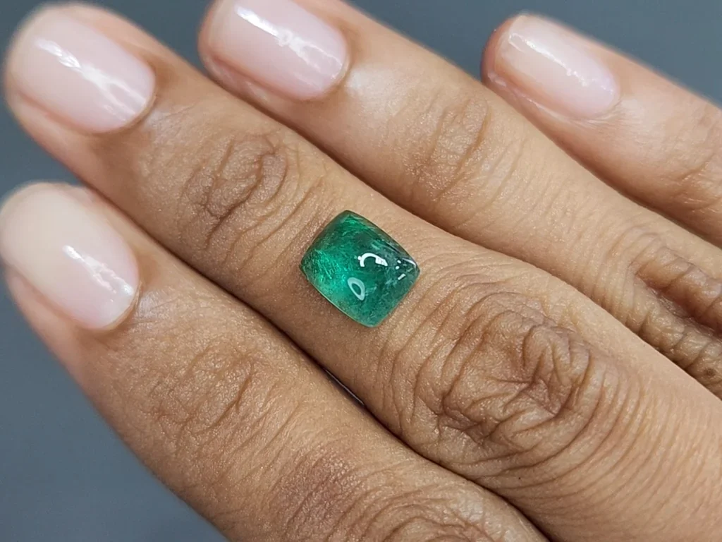 Smaragd cabochonschliff 2,01 karats, Russland Image №2