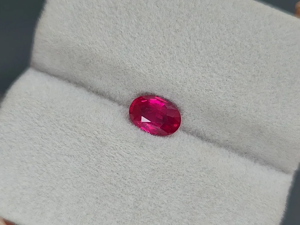 Unheated ruby rutile silk oval cut 1.01 carats, Mozambique Image №4