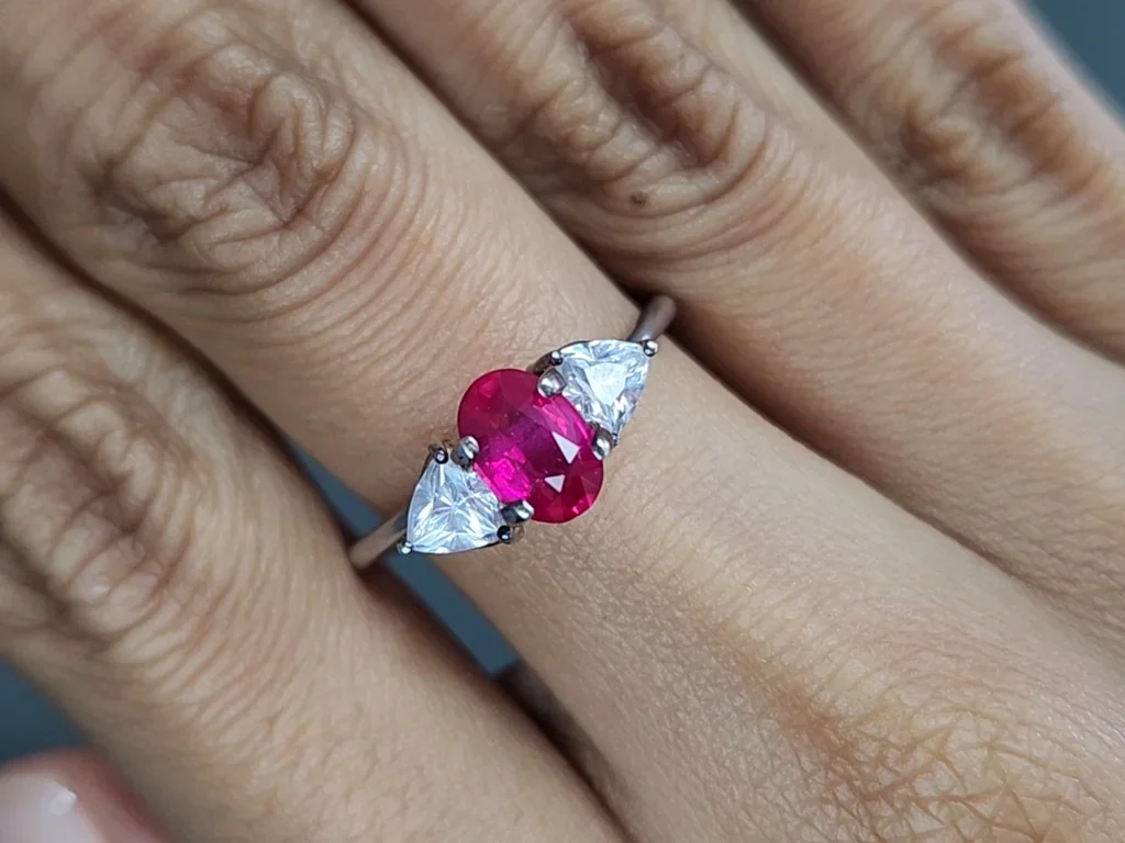 Unheated ruby rutile silk oval cut 1.01 carats, Mozambique Image №5