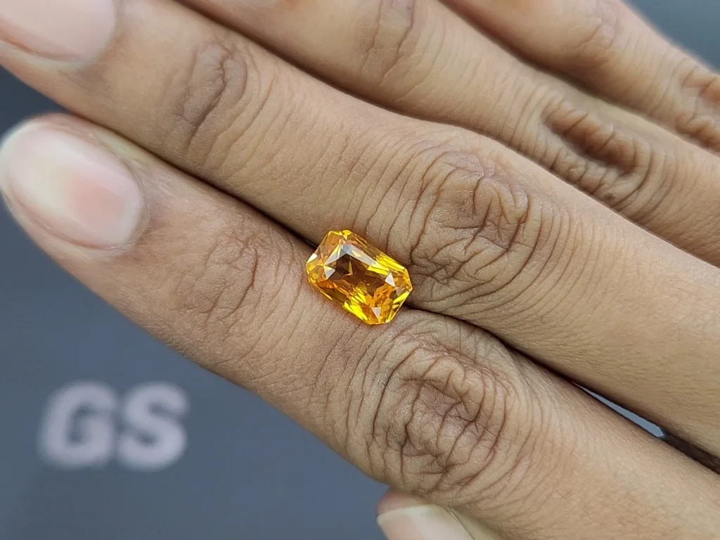 Un zafiro amarillo de talla radiante de 3,54 quilates, de Madagascar Image №2