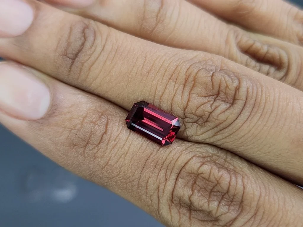 Rhodolite garnet octagon cut 2.32 carats, Madagascar Image №2