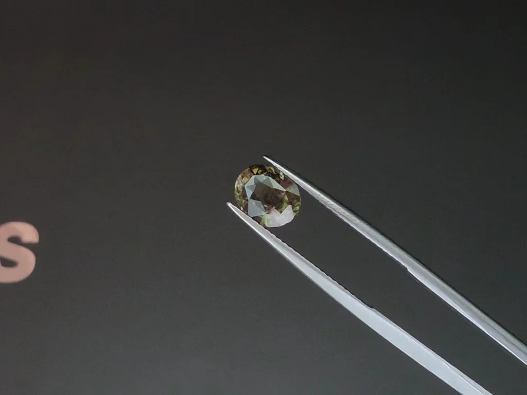 Alexandrite color changing oval cut  2.02 carats, Tanzania Image №4