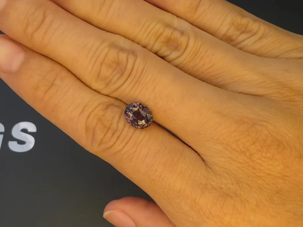 Alexandrite color changing oval cut  2.02 carats, Tanzania Image №3