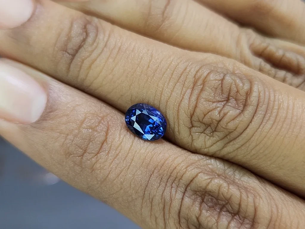 Unbehandelter blauer saphir im ovalschliff 1,61 karat, Sri Lanka Image №2
