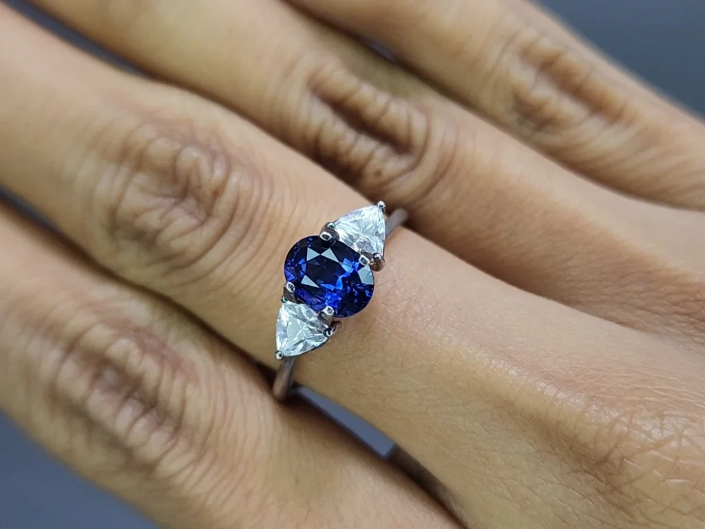 Unbehandelter blauer saphir im ovalschliff 1,61 karat, Sri Lanka Image №5
