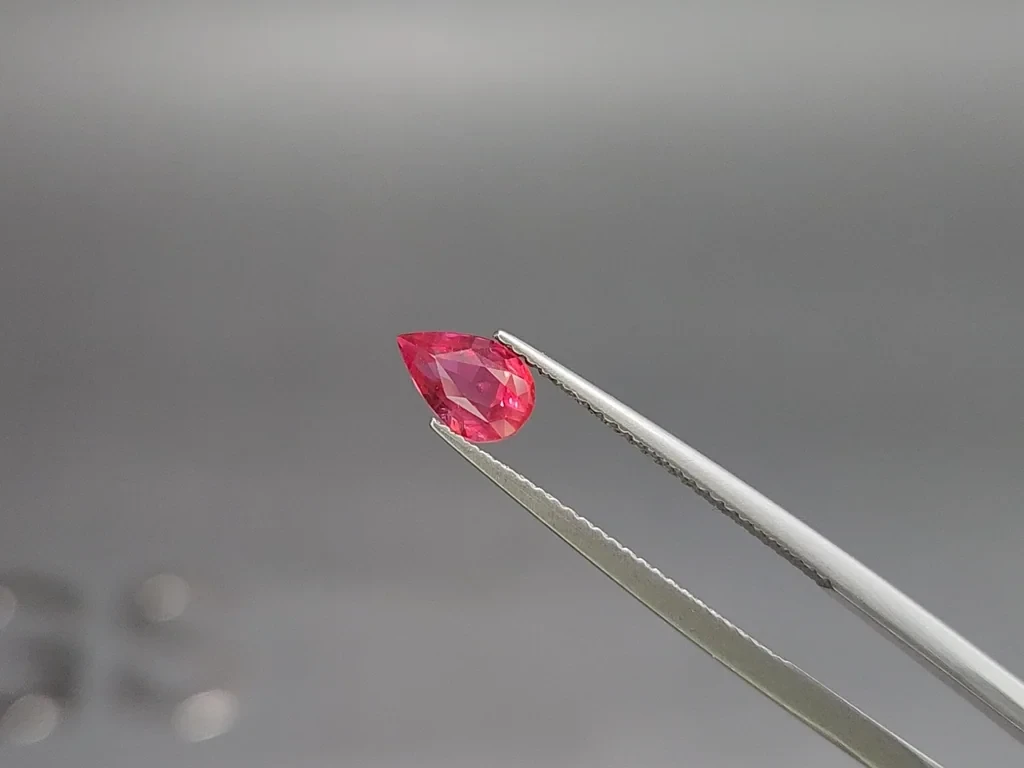 Rubis non chauffé taille en poire 1,04 carat, Mozambique Image №3
