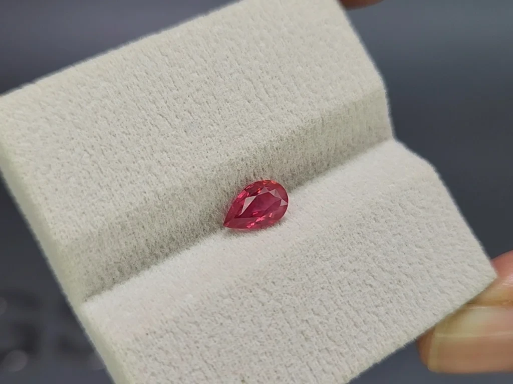 Rubis non chauffé taille en poire 1,04 carat, Mozambique Image №4