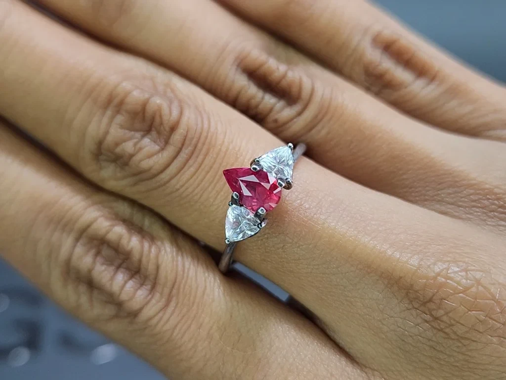 Rubis non chauffé taille en poire 1,04 carat, Mozambique Image №5
