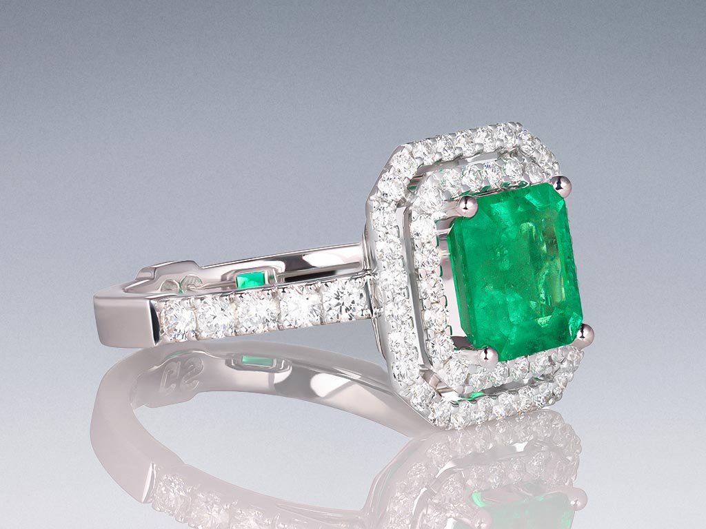 Ring with 1.85 carat Muzo Green emerald and diamonds in 18-carat white gold Image №2