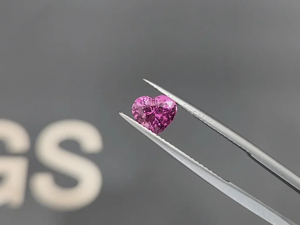 Unbeheizter rosafarbener saphir im herzschliff 1,65 karat, Sri Lanka  Image №3