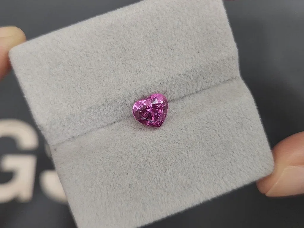 Unbeheizter rosafarbener saphir im herzschliff 1,65 karat, Sri Lanka  Image №4