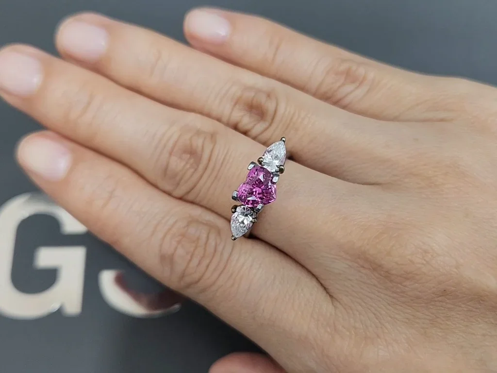 Unbeheizter rosafarbener saphir im herzschliff 1,65 karat, Sri Lanka  Image №5