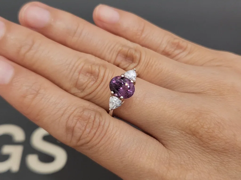 Spinelle violet taille ovale de 2,04 carats, Tanzanie Image №5