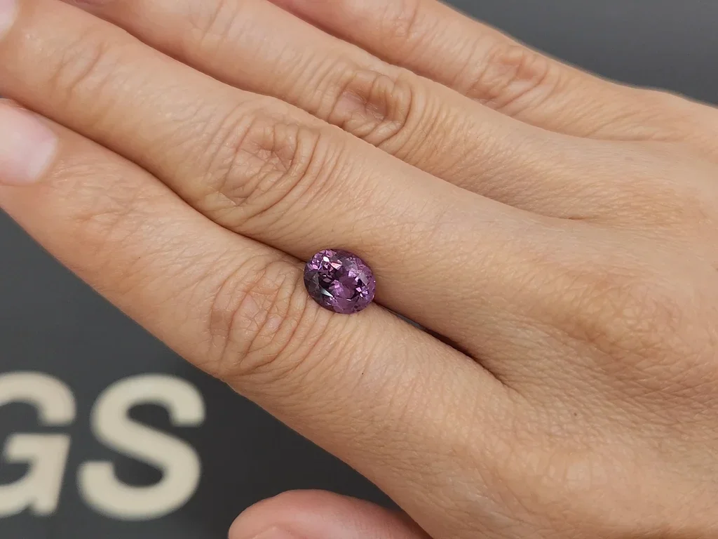 Spinelle violet taille ovale de 2,04 carats, Tanzanie Image №2