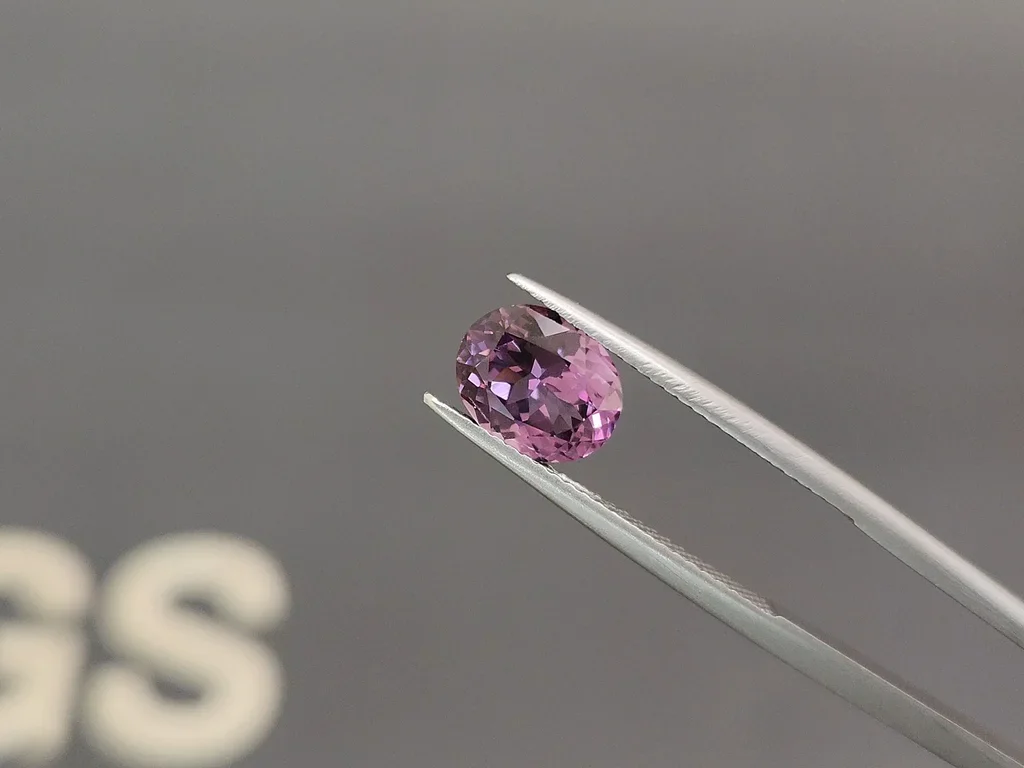 Spinelle violet taille ovale de 2,04 carats, Tanzanie Image №3