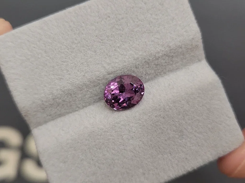 Spinelle violet taille ovale de 2,04 carats, Tanzanie Image №4
